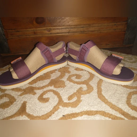 ~~COLUMBIA🧡VIA Sandals~~ - Picture 7 of 14